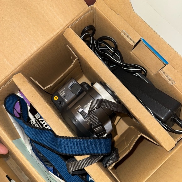 Sony MVC-FD90 Digital Mavica - Silver and Black - Picture 2 of 5